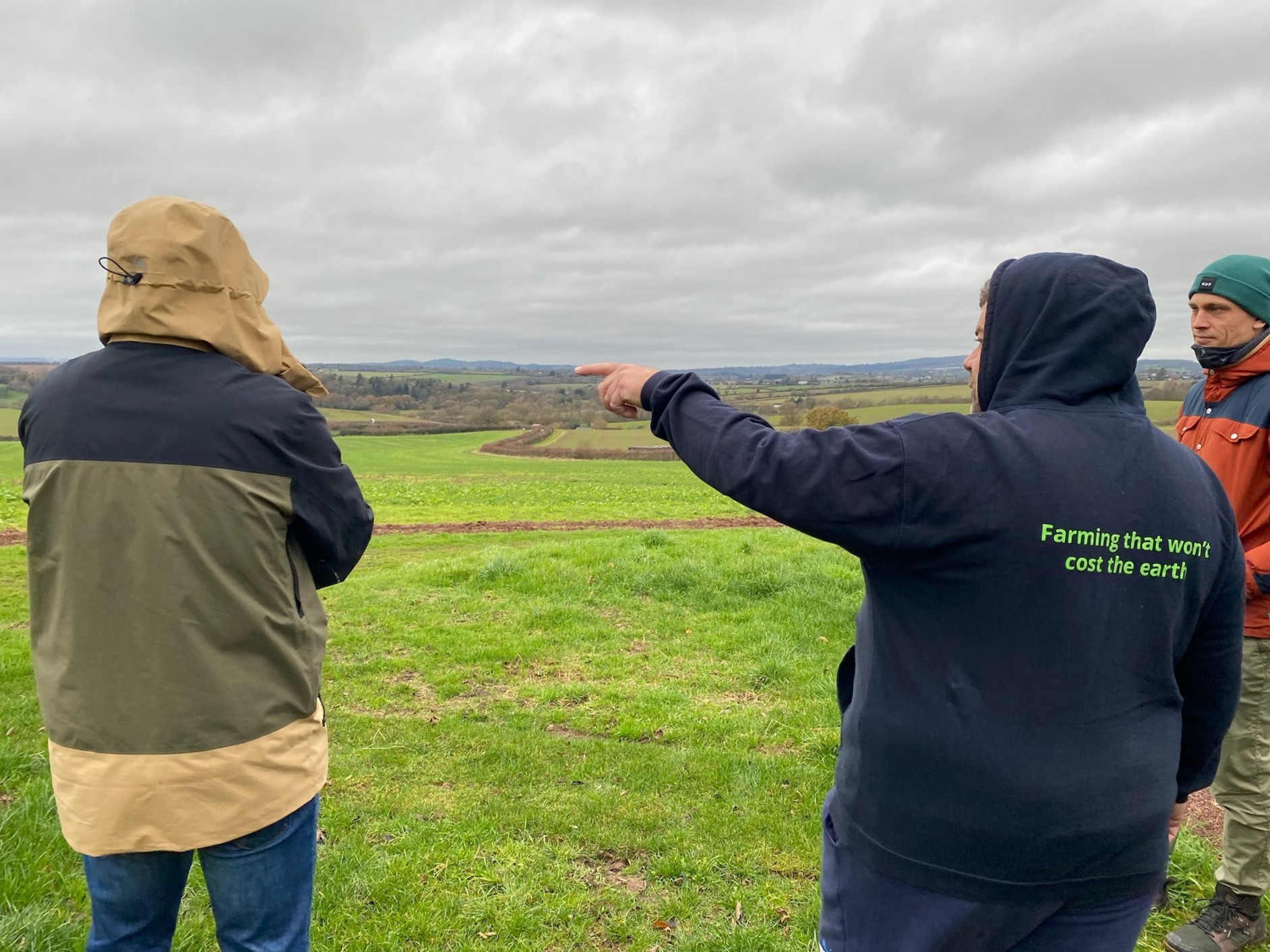 Marian Nummert Müürilehes: tuleviku maaelu: hoia mune eri korvides